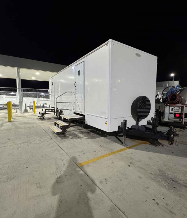 10 stall-restroom-trailer